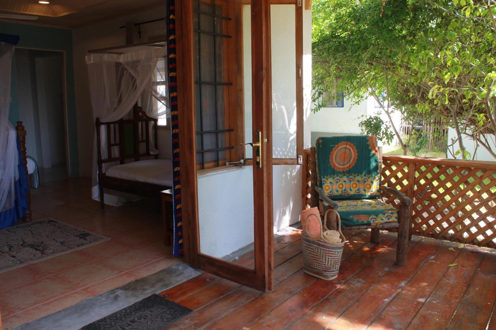 Driftwood Hotel 3*